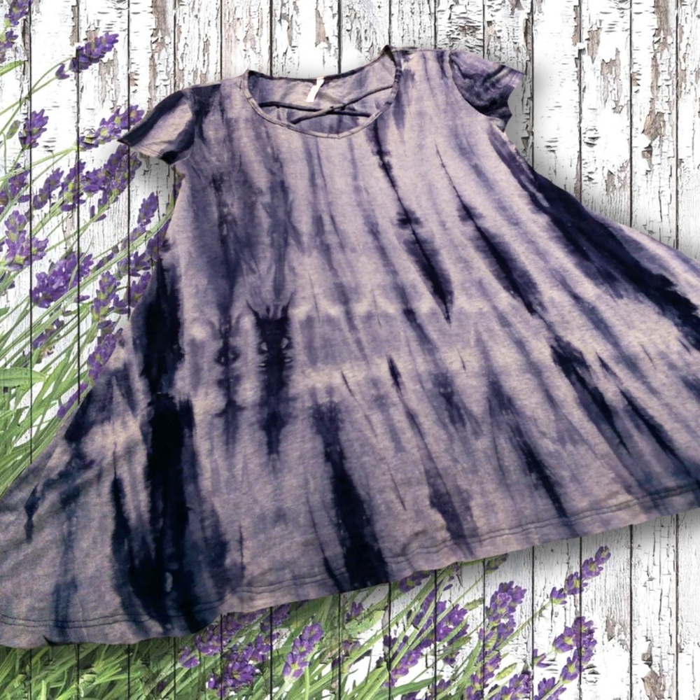 Lime N Chili • Criss Cross Tie Dye Top Size M